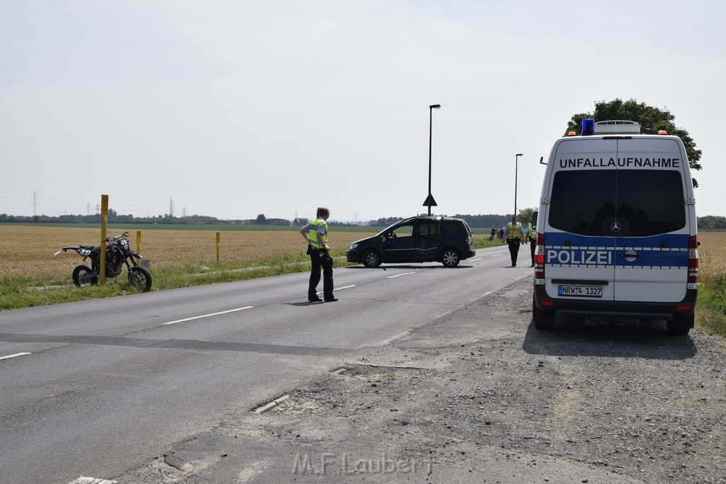 Schwerer Krad Pkw Unfall Koeln Porz Libur Liburer Landstr (Krad Fahrer nach Tagen verstorben) P095.JPG - Miklos Laubert